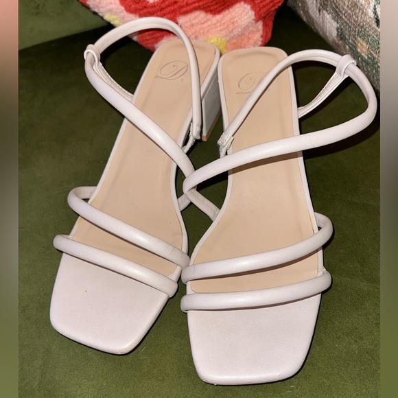 Cream Leather Block Heel Sandals - Picture 2 of 3